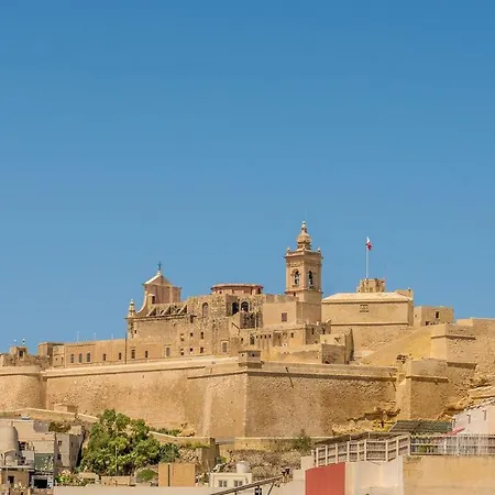 فندق مبيت وإفطار Maria Rosa فيكتوريا