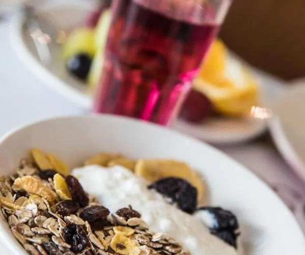 Maria Rosa Alojamento de Acomodação e Pequeno-almoço 4*